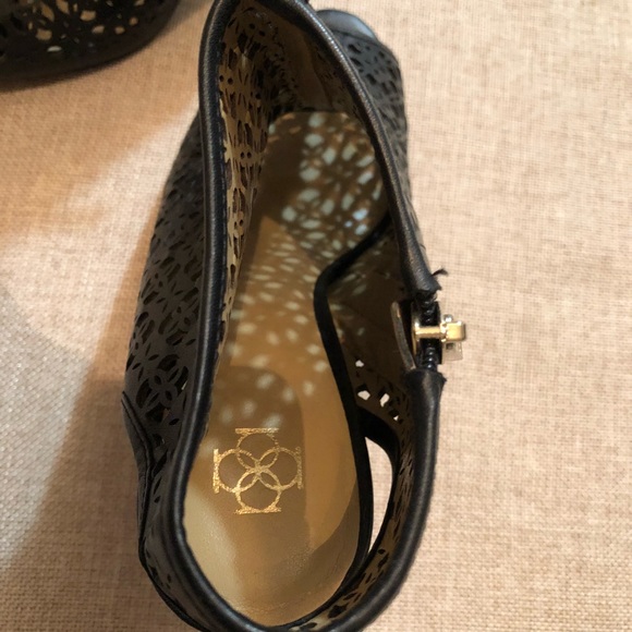 👗Ann Taylor Black Cutout Billie Shoes - Picture 3 of 6